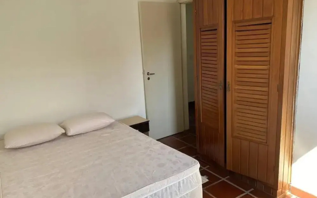 Apto na Enseada a 50 metros da praia
