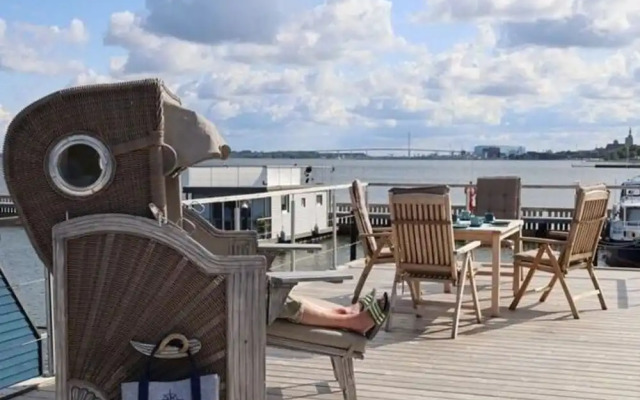 Houseboat Liliput Comfortable Holiday Residence