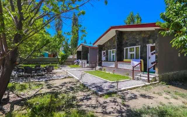 Apricot Spring Resort