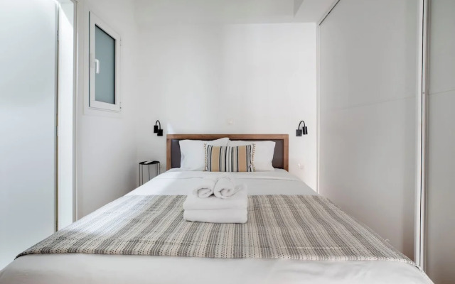 Glimmer 2-Bedroom Apartment in Athens