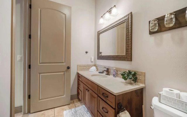 Coral Sunset Amenity-filled!