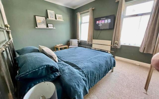 lovely 3 bed house close to the Uni & centre