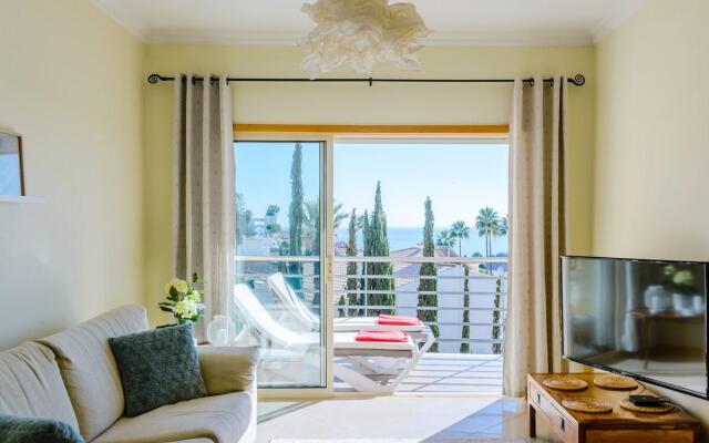 Ocean View Apartment with Terrace in Albufeira