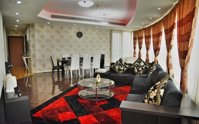 Luxury 4BR Apartment in Horizon Towers