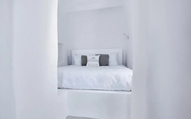 Living Theros Luxury Suites