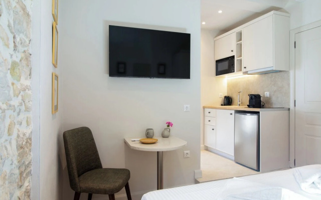 Kantouni Mpizi Suites by CorfuEscapes