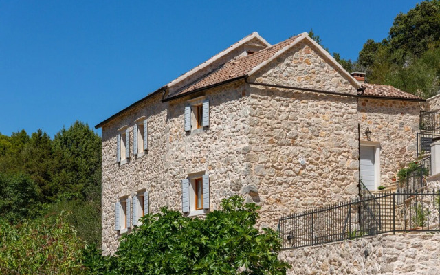 Rustic luxury villa Fulmin