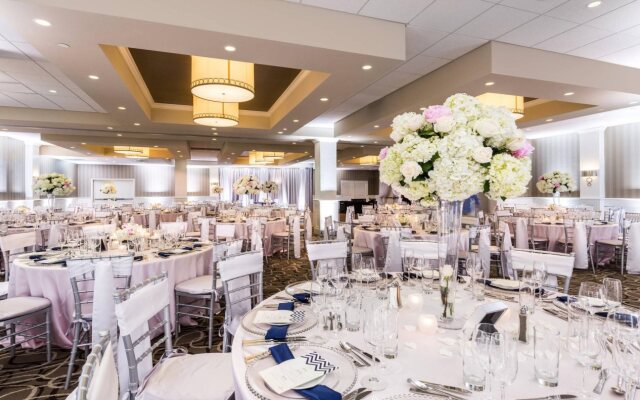 Renaissance by Marriott Boston Patriot Place Hotel