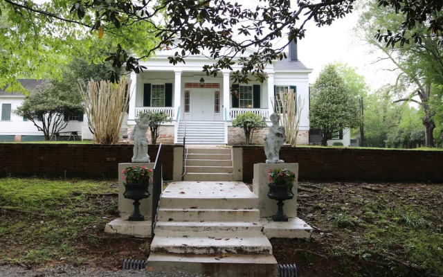 Collina Plantation Inn