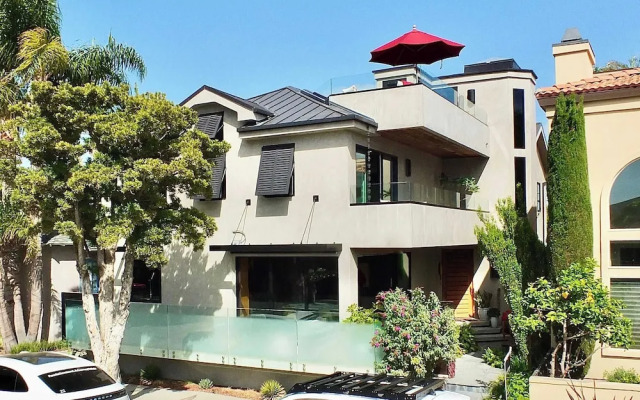 Naples Luxury Retreat - 3 BDR Stay for 6 With Rooftop Patio