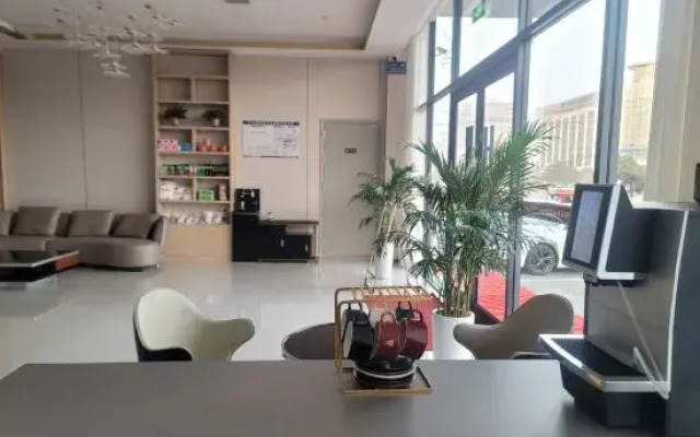 Linyi Baihong Jintang Business Hotel