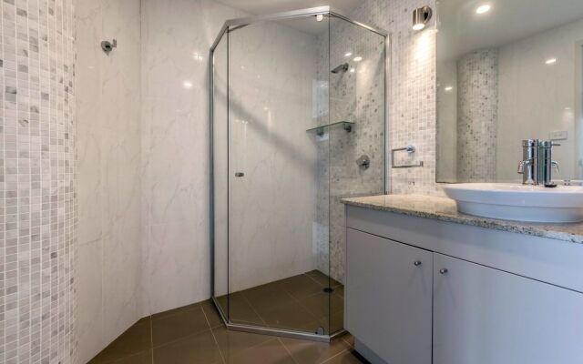 Oasis, Unit 3/5 Laman Street