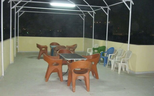 Three Bedroom Apartment With Pyramids View
