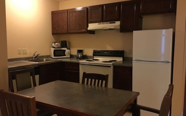 Norwood Inn & Suites