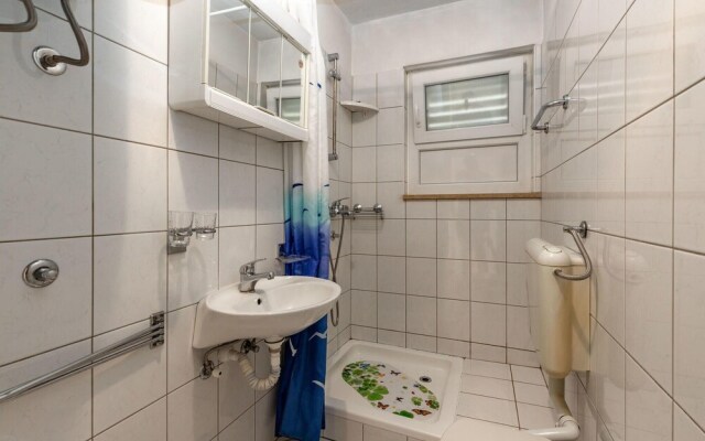 Awesome Home in Klenovica With Wifi and 5 Bedrooms