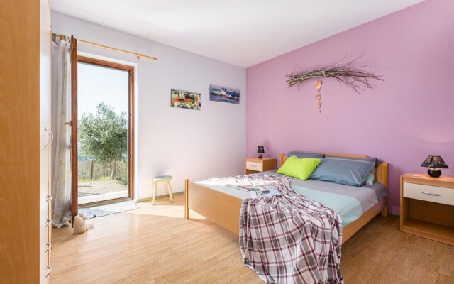 Beautiful Home in Buje With Wifi and 4 Bedrooms