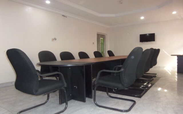 Serena Hotel & Suites