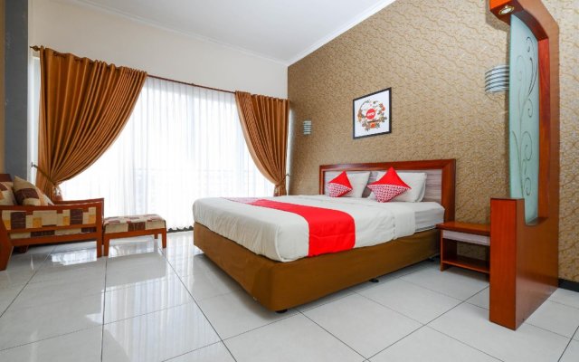 Arya Graha by Airy Rooms