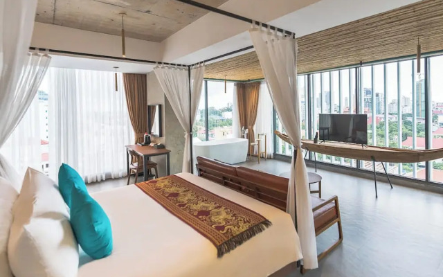 CHECK inn Phnom Penh Royal Palace