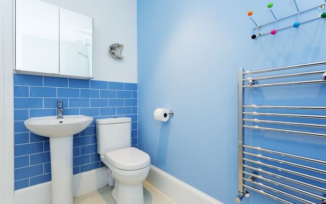 Albert Bridge Apartment