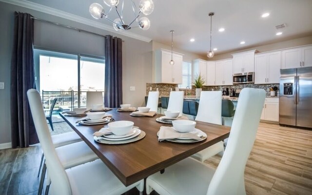 8 Bedrooms/ Champions Gate Home