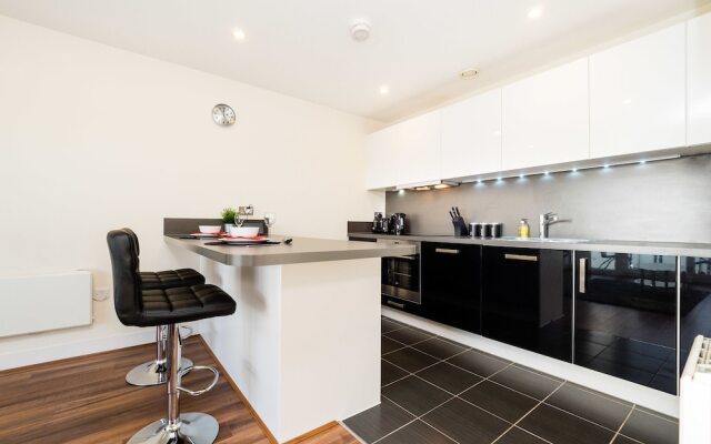 Deluxe Kennet Island Apartment