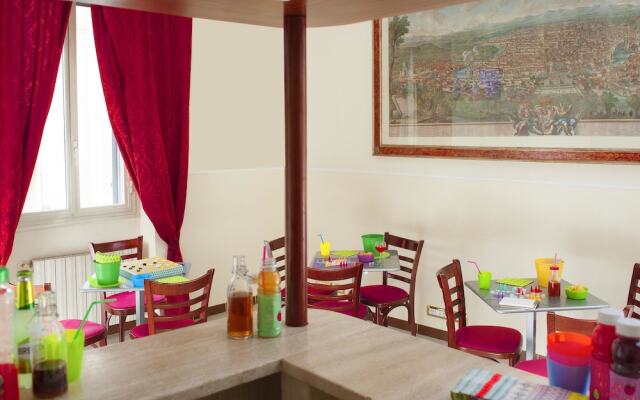 Des Artistes Budget Rooms