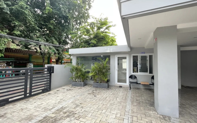 OYO 93721 RuPA Near LRT Velodrome 2 Rawamangun