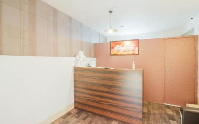 OYO 78806 Hotel White Hub