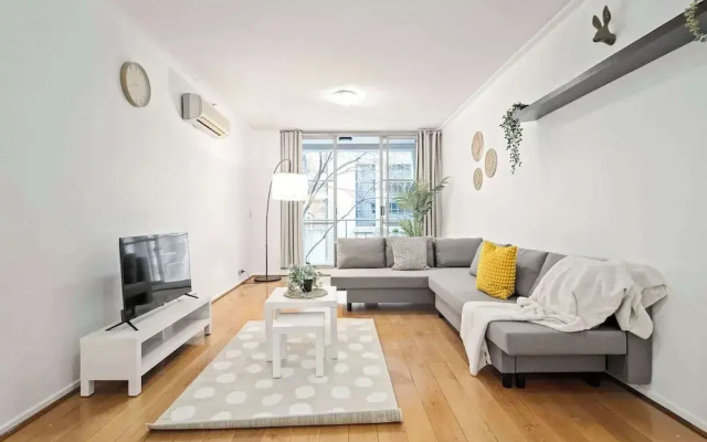 A Stylish Studio for 6, Next to Darling Harbour
