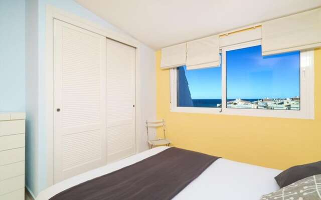Fantastic first beach line attic apartment, sleep7