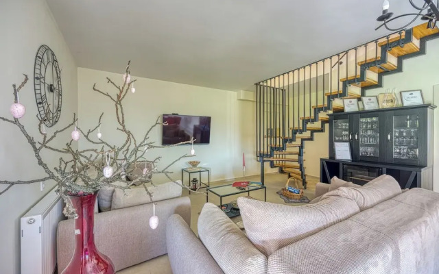 Hedonistic Vineyard Estate With Hot Tub