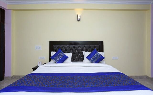 OYO 11504 N D Star Residency