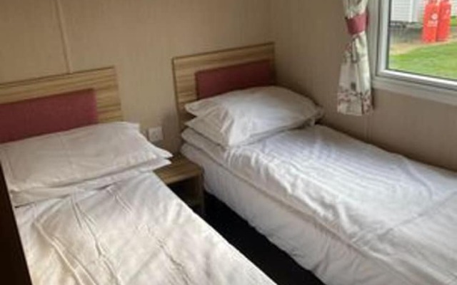 Budget 3-bed Caravan in Tunstall, Hull