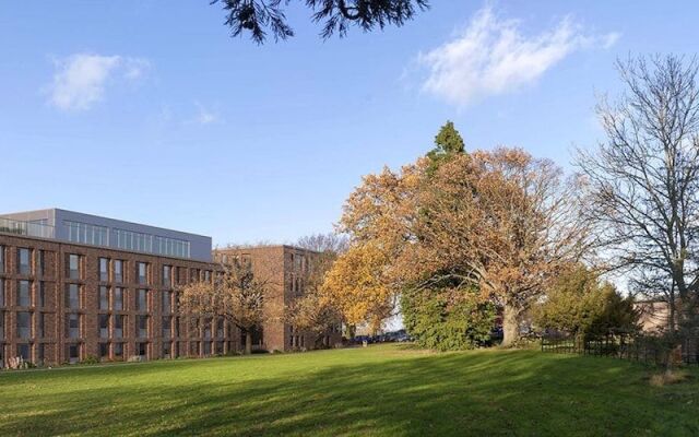Comfortable Ensuite rooms - GUILDFORD - Campus Accommodation