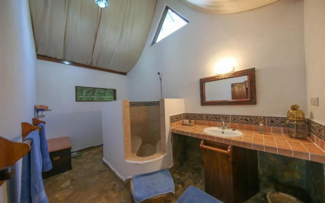 Kinasi Lodge