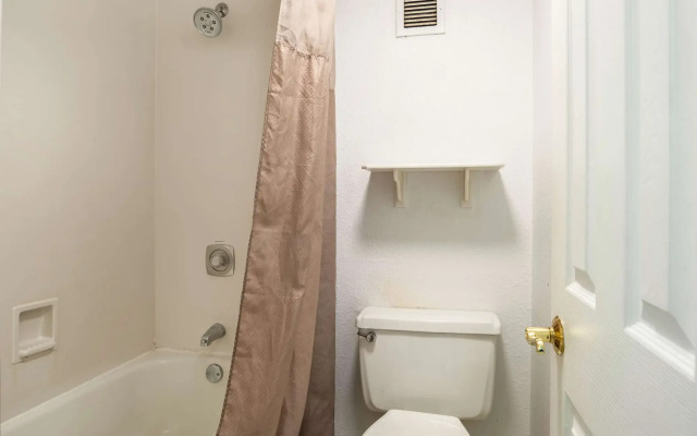 Motel 6 Hazelwood, MO