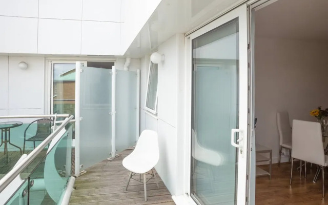 Skyvillion - Tower Point Enfield 1bed With Balcony