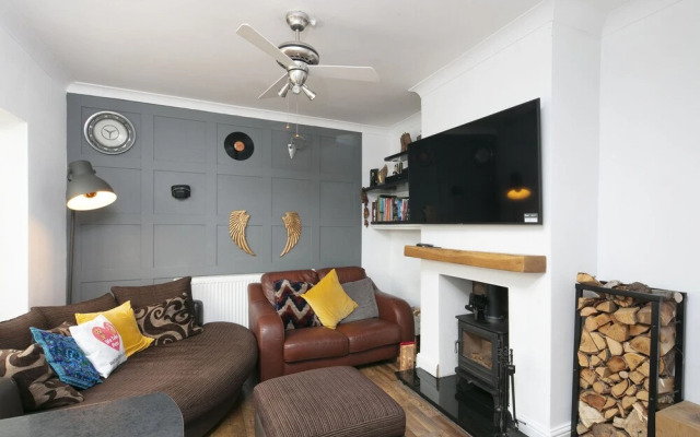 Urban Retreat Hot Tub Bar Ev Charger