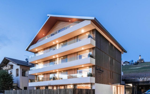 Modern and luxurious apartment with balcony near the Seiser Alm