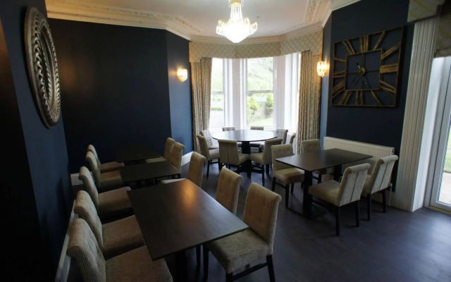 Applewood Hotel