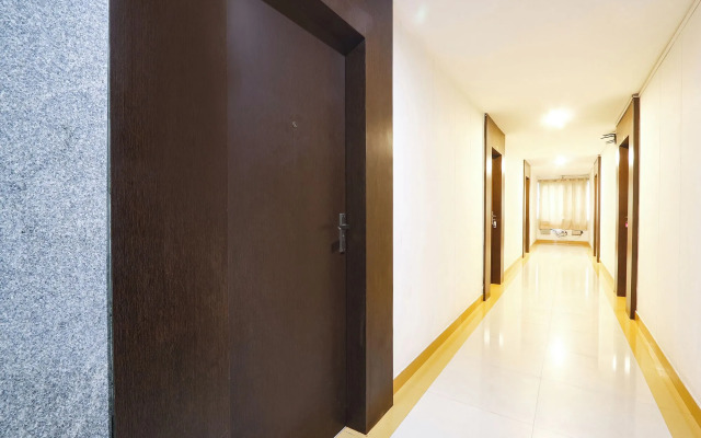 OYO Flagship 69518 Blue Dawn Dlf