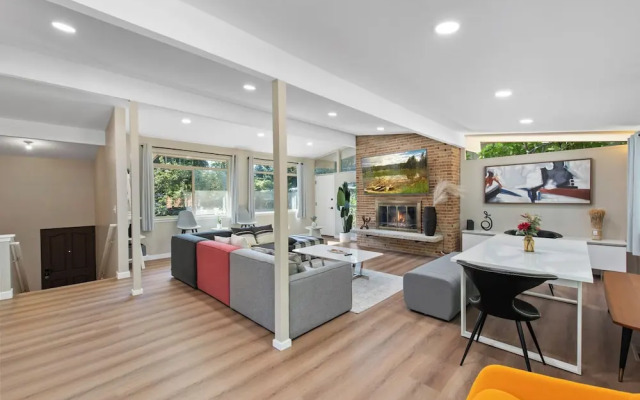 Stylish & Spacious Retreat in Downtown Bellevue