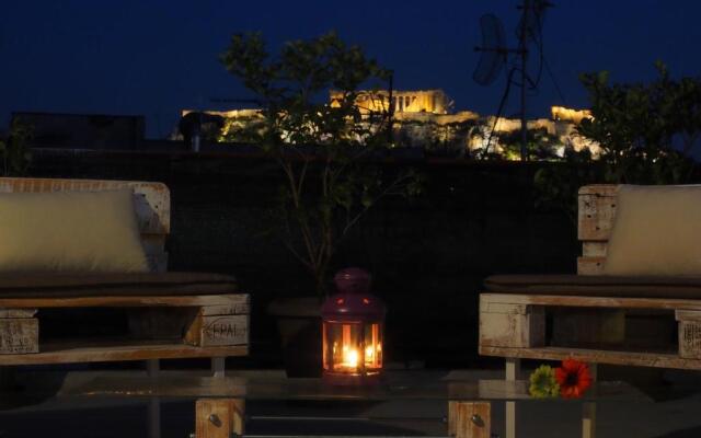 Psirri Artistic Rooftop Apartment with Acropolis View