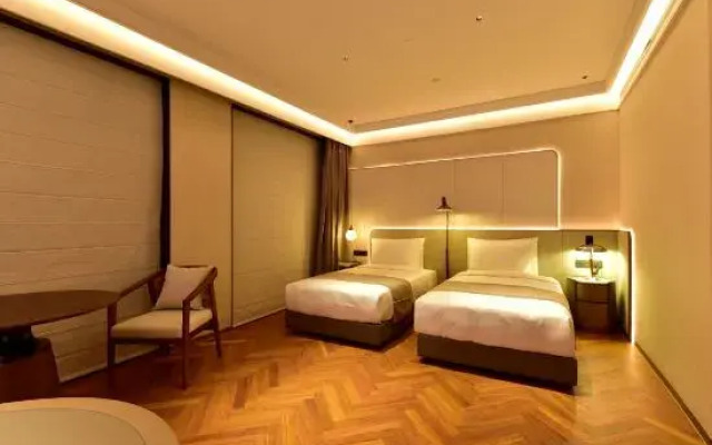 Qiqihar Lakeside Hotel