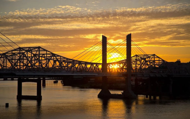 Sheraton Louisville Riverside Hotel