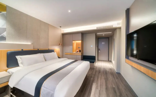 Homeinn Selected Hotel (Huzhou Aishan Yintai City Yishang Street)
