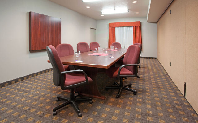 Holiday Inn Express & Suites Ogden by IHG