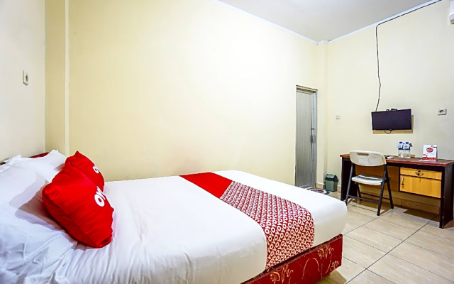 OYO 1720 A2b Residence