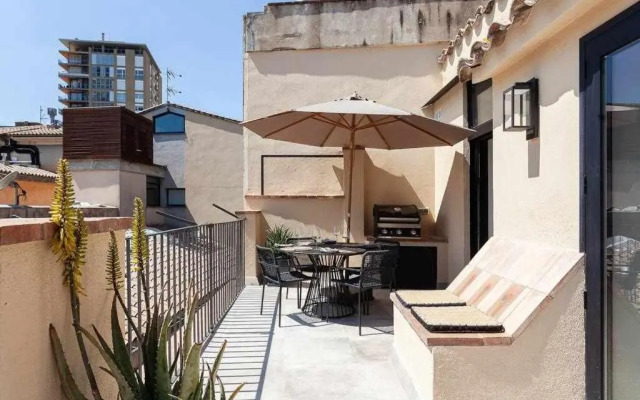 Velo Vern 3 Luxury penthouse w views of city wall